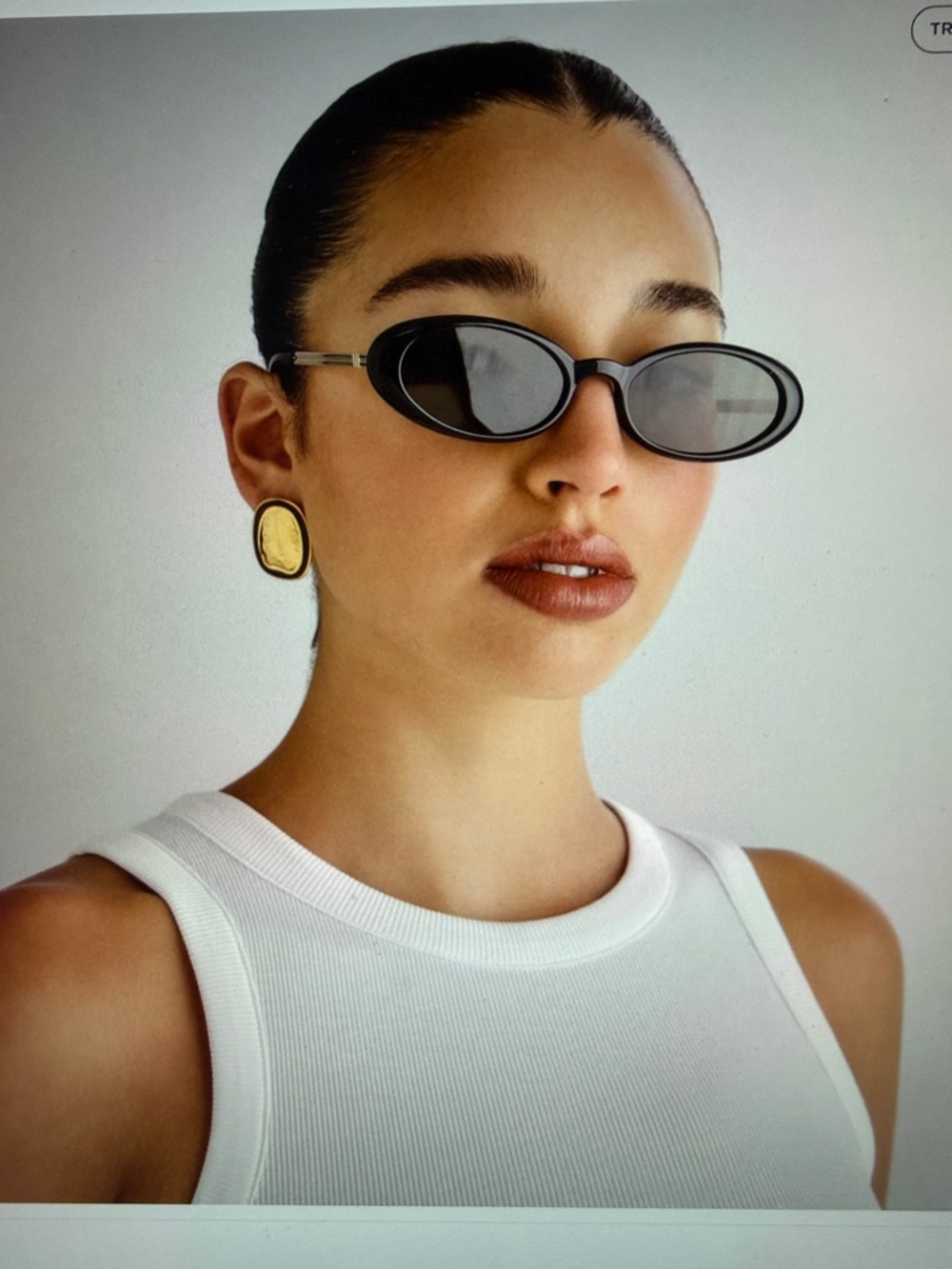 Le Specs  MAGNIFIQUE Oval Sunglasses with Green Lenses